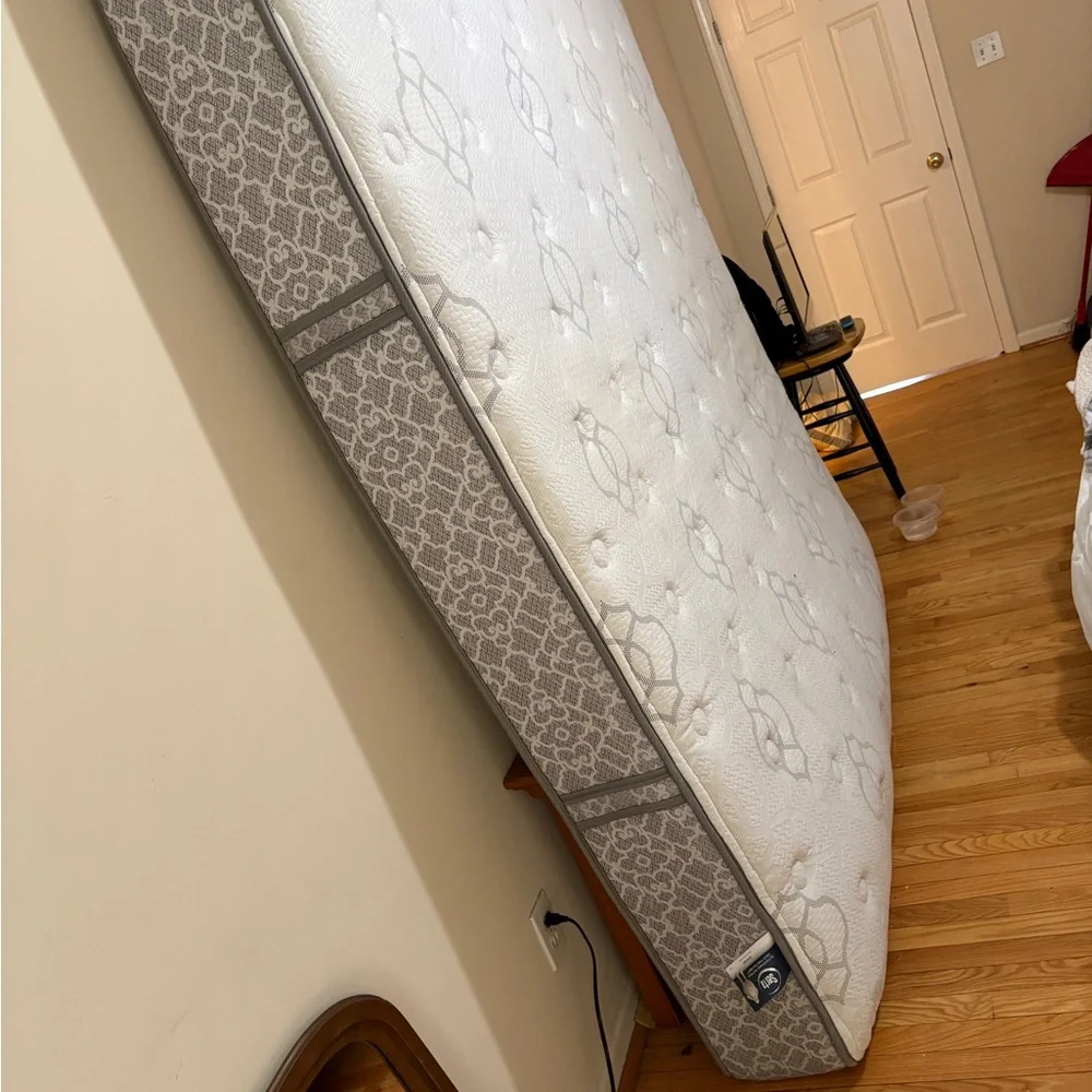 Serta Silverdale Mattress Topper - Cream/Beige
